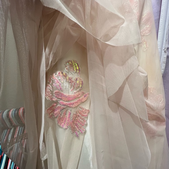 Iridescent Pink and Ivory Prom Dress Size 0 - Picture 9 of 12